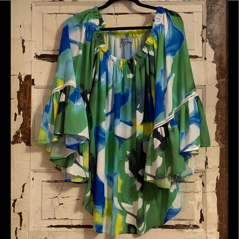 Premise Cool Colors Flowing Top. Fits Plus Size!